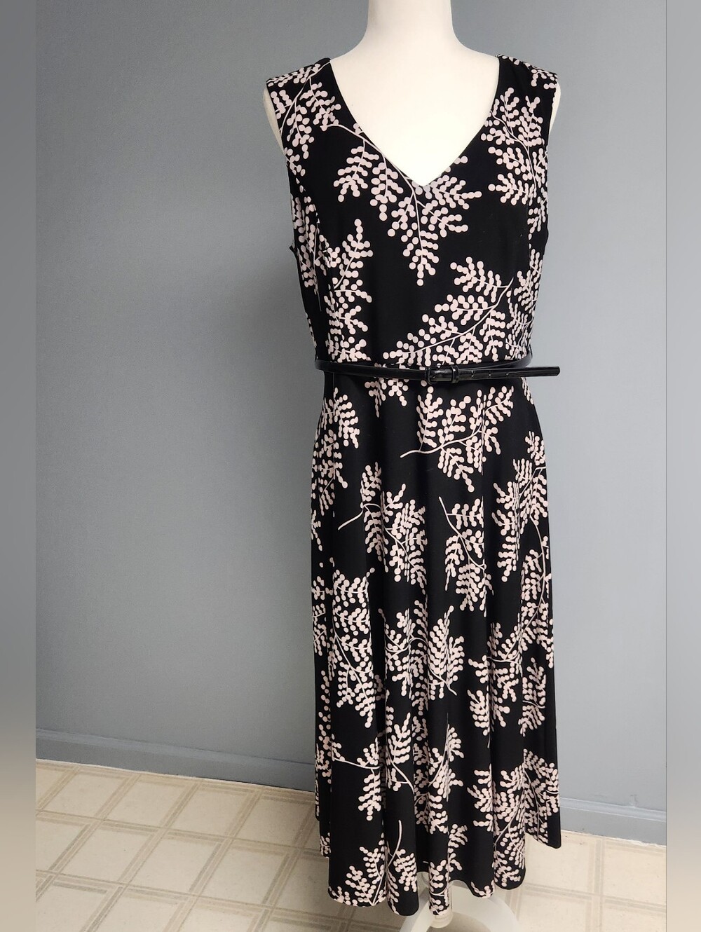 Tommy Hilfiger Black and Blush Floral V-Neck Sleeveless Dress
